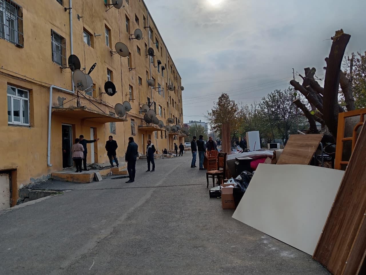 Qəzalı bina ilə bağlı Qərargah operativ işlərini davam etdirir - FOTOLAR